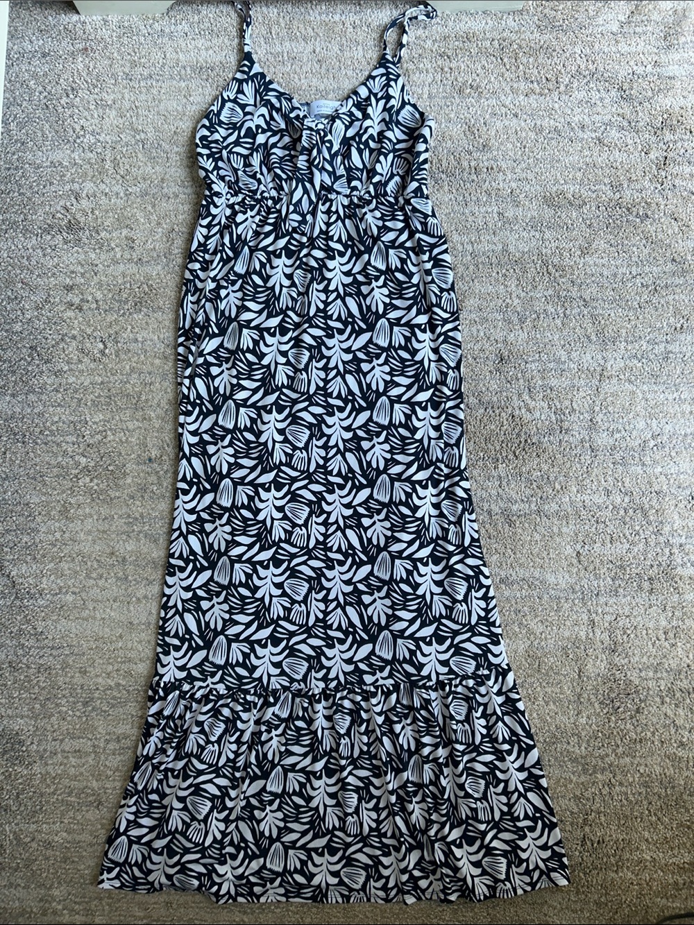 Kaileigh Black and White Leaf-Print Maxi Dress